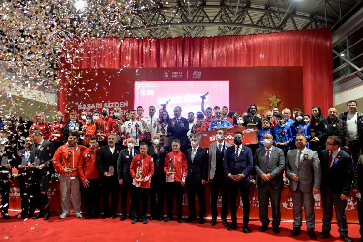 Bursa’da sporun yıldızlarına ödül