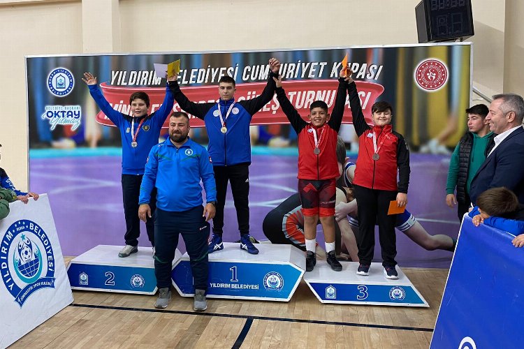 Bursa’da güreşte ‘Yıldırım’ fırtınası