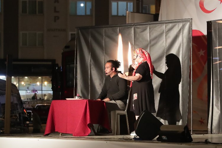 ‘Pembe Aslında Siyahtır’ Kütahya’da sahnelendi