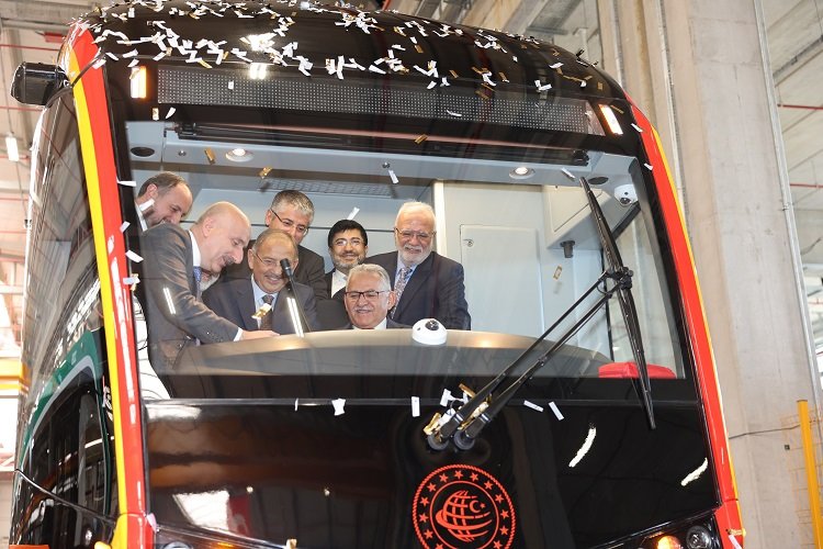 Yerli ve milli tramvay Kayseri’yi turluyor