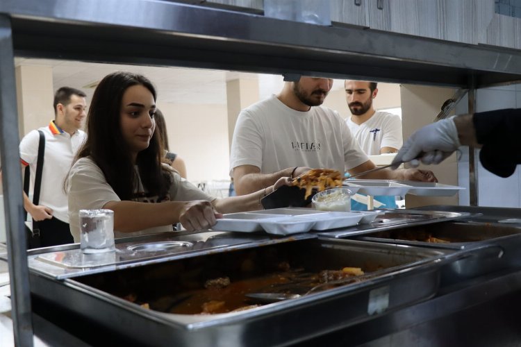 Kocaeli’de üniversiteliler ‘Anne Eli’ ile yemek hasreti çekmiyor
