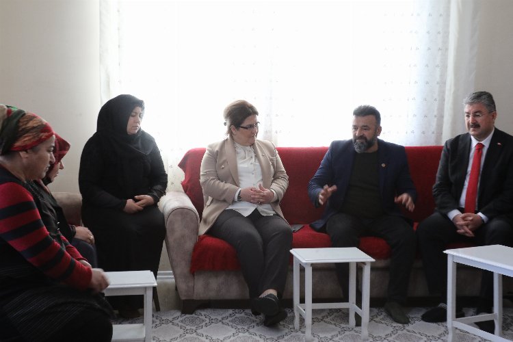 Bakan Yanık’tan Azra’nın ailesine ziyaret