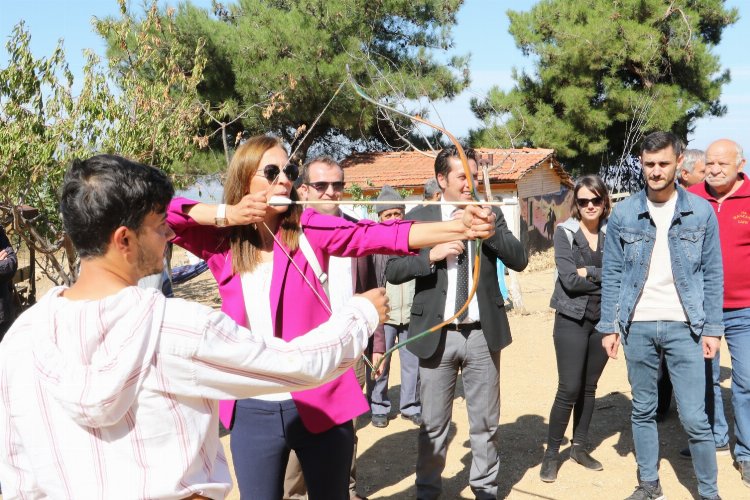 Manisa’da huzurevi sakinleri Spil Dağı havası aldı