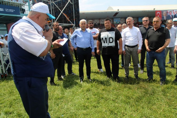 Kocaeli’nde pehlivanlar altın kemer için kispet giydi