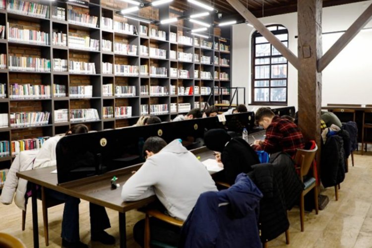 Bursa İnegöl’de ‘Nöbetçi Kitaphanelerde’ sınav yoğunluğu