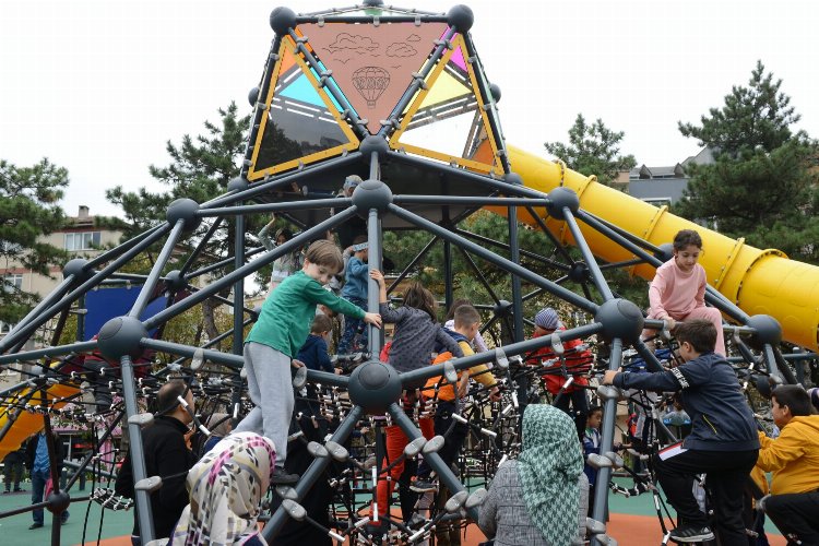 Bursa Yıldırım’ın çehresi parklarla güzelleşiyor