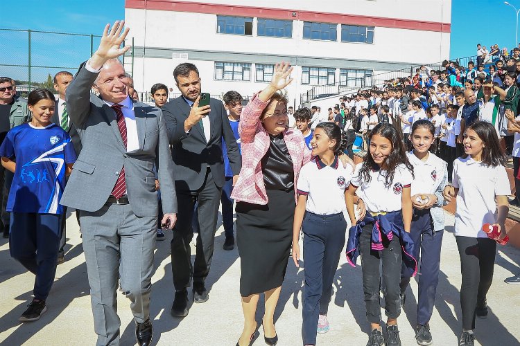 Gaziantep’te okullara spor malzemeleri Büyükşehir’den