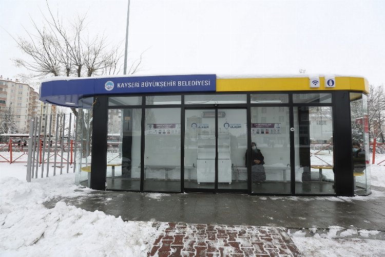 Kayseri’de teknolojik ısıtmalı duraklar ilgi gördü