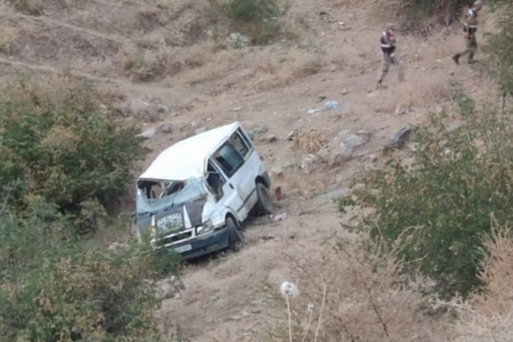 Batman Sason’da minibüs şarampole yuvarlandı: 6 yaralı