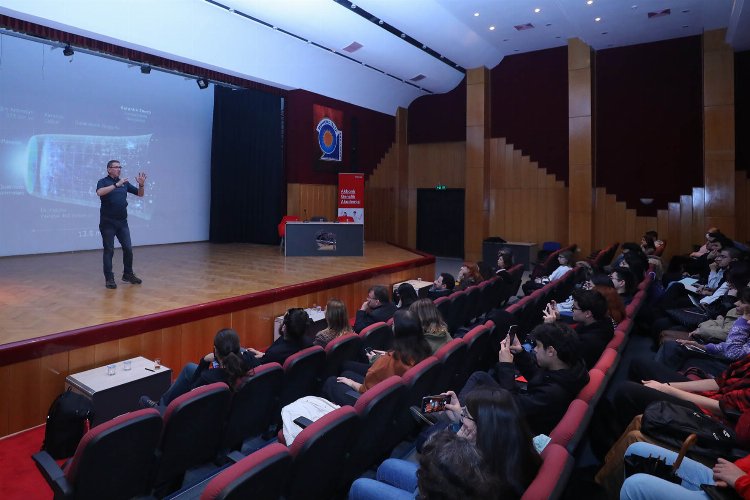 Dokuz Eylül, NASA’daki Türk Astrofizikçiyi ağırladı