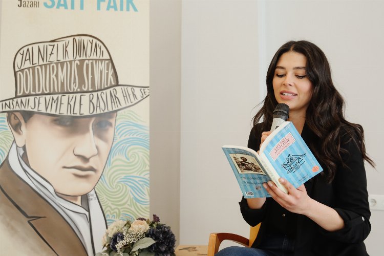 Arka Sokaklar’ın Ezgi’si Bursa’da çocuklara kitap okudu