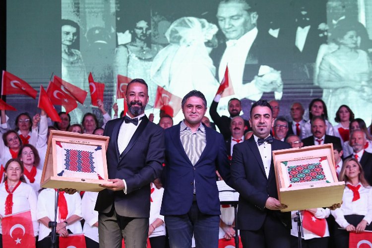 İzmir Aliağa ‘Merhaba Cumhuriyet’ konserinde buluştu