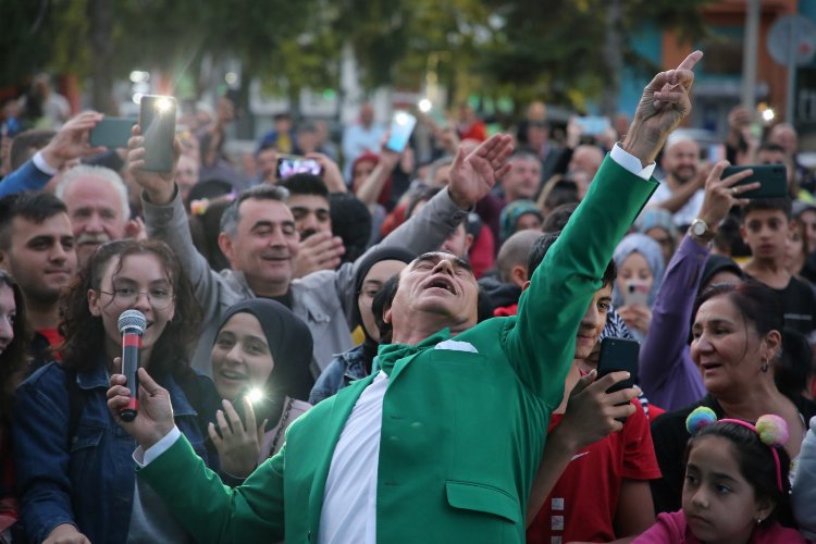 Kocaeli Gölcük’te Hababam Vokal’den muhteşem konser