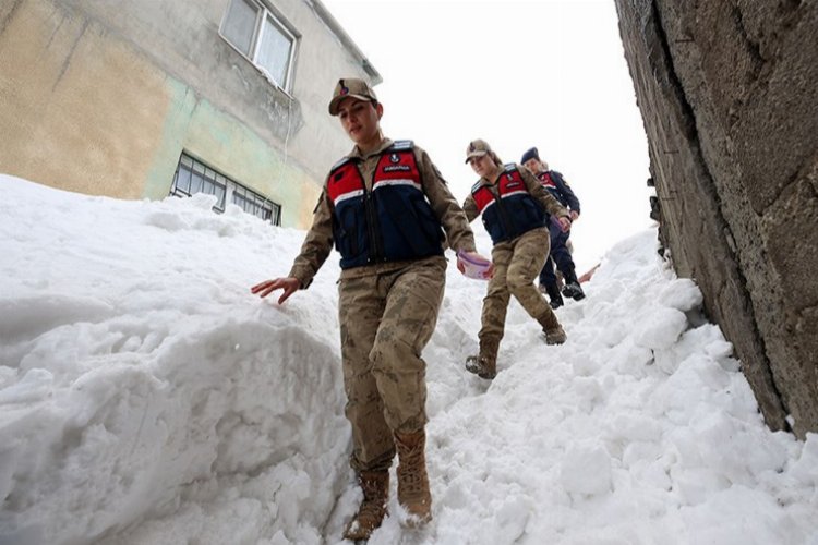 Bitlis’te kadın komutanlar kırsalda KADES’i tanıtıyor