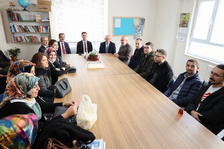 Kayseri Yahyalı Belediyesi’nden öğretmenlere pastalı kutlama