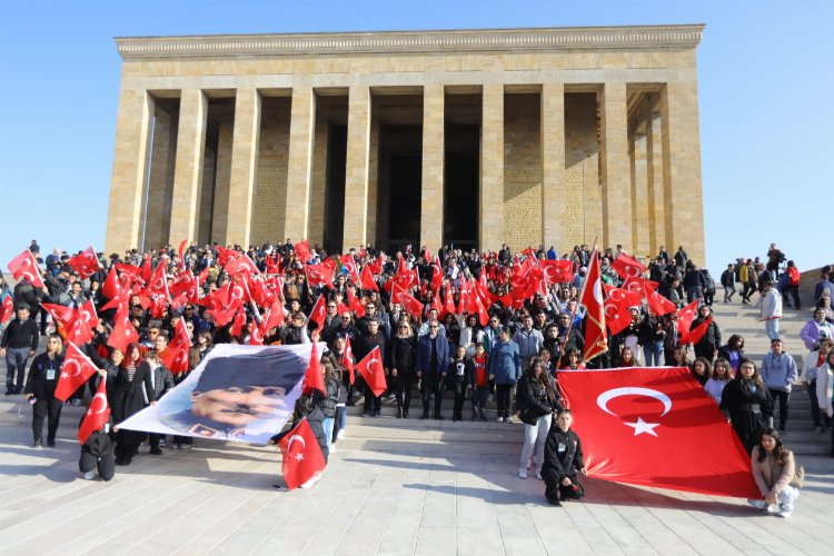 İzmir Efes Selçuklu gençler Anıtkabir’de