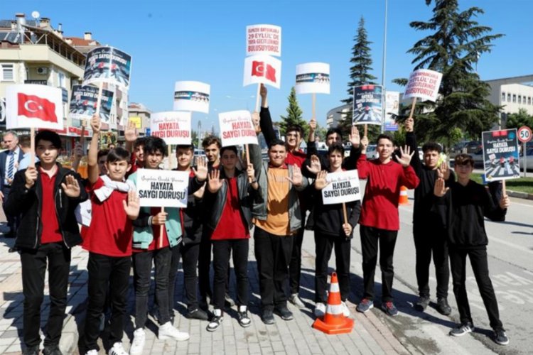 Bursa İnegöl’de hayata ‘saygı’ duruşu