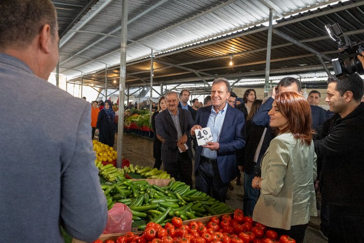 Vahap Seçer esnafla dertleşti