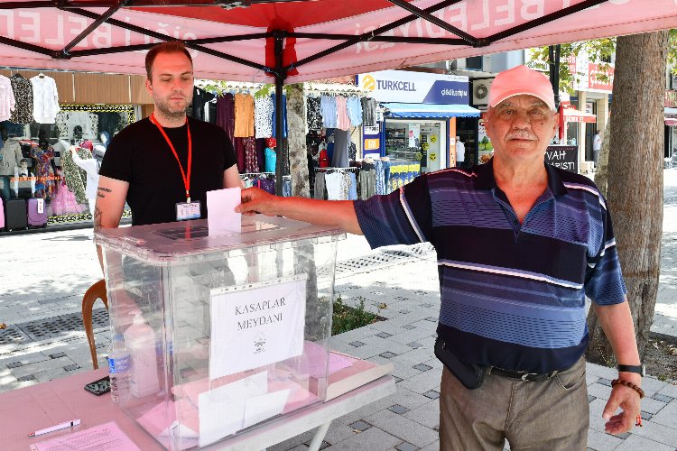 İzmir Çiğli’de vatandaşlar sandığa gitti!