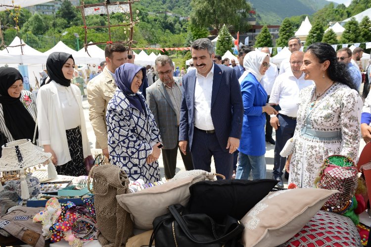 Bursa Yıldırım’da ‘el emekleri’ görücüye çıktı