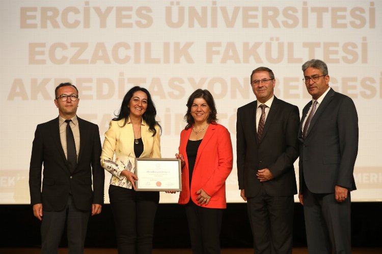 ERÜ ECZAAKDER’e akredite oldu