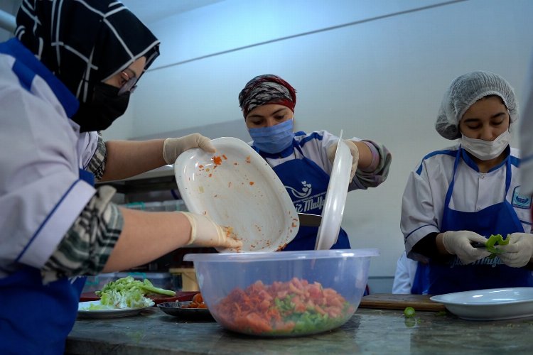 Bursa Yıldırım’da “Engelsiz Mutfak” yüzleri güldürüyor