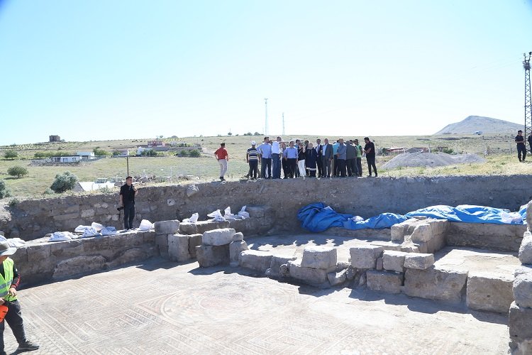 Kayseri Büyükşehir’den mozaik mesaisi