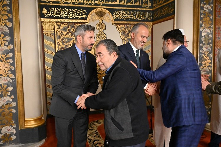 Bursa’da kandil coşkusu camileri doldurdu