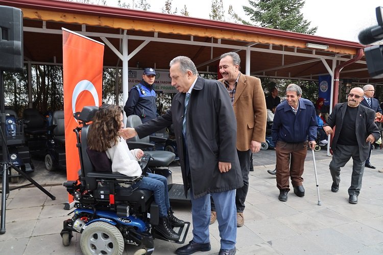 Kayseri Talas’tan engellilere akülü araç
