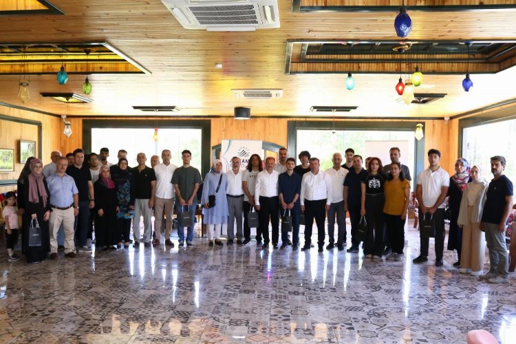 YKS’de dereceye giren öğrenciler onuruna kahvaltı