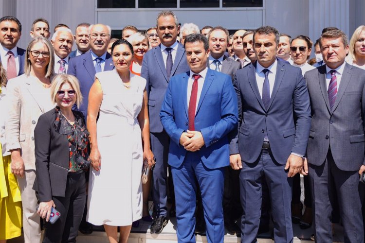 Bakan Özer’den eğitime İzmir merceği