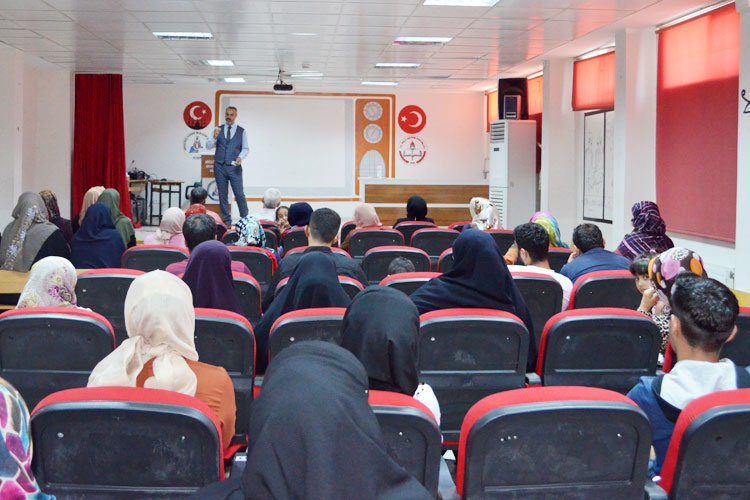 Batman’da ailelere ‘arkadaş seçimi’ konferansı