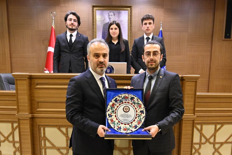 Bursa’da üniversiteli gençlerden meclis simülasyonu