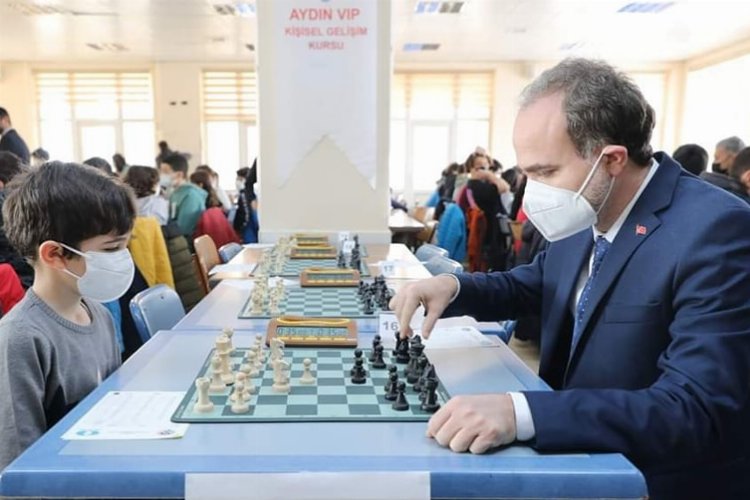 5 Şubat Satranç Turnuvasında ilk hamle Uslu’dan