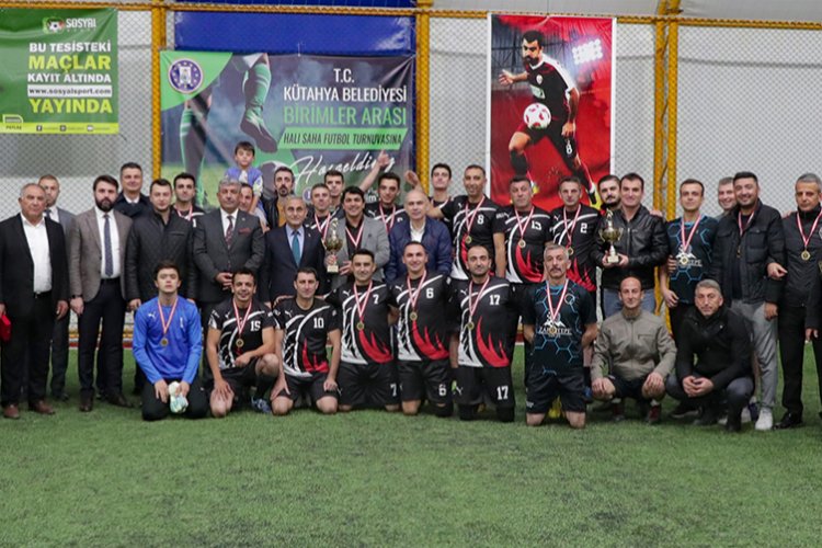 Kütahya’da halı sahanın şampiyonu ‘İtfaiye’