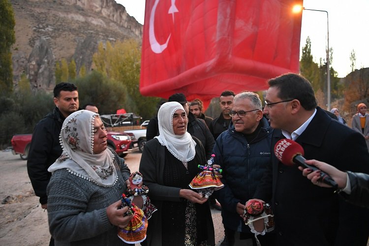 Memduh Büyükkılıç sohbete’ Fransız’ kalmadı
