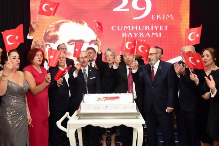 BUMİAD’ın ‘Cumhuriyet ve Eğitim Ödülleri’ sahiplerini buldu