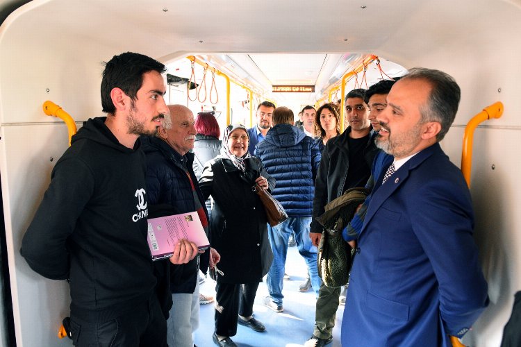 Bursa’da öğrenciler toplu taşımaya yöneldi