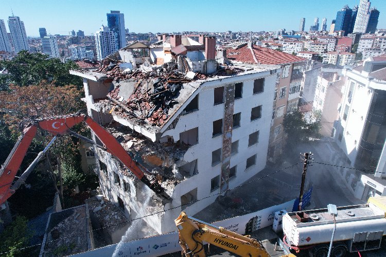 İstanbul’da riski binalar yıkılıyor