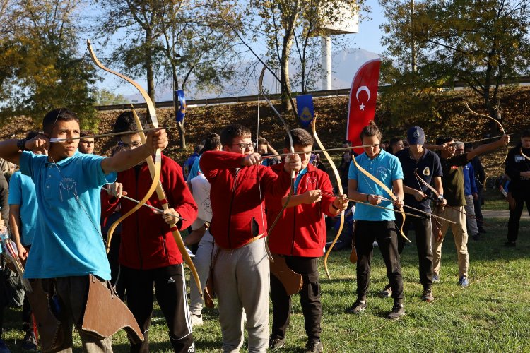 Oklar Bursa’da Cumhuriyet coşkusuyla menzile atıldı