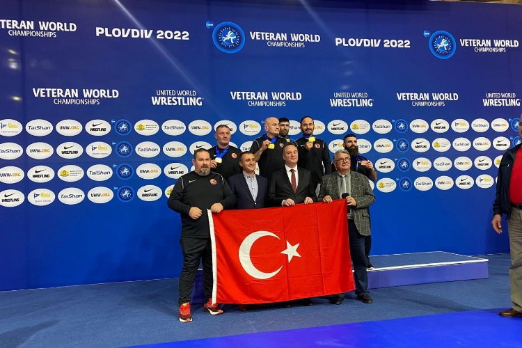 Kocaelili güreşçiler Bulgaristan’da kürsünün zirvesinde