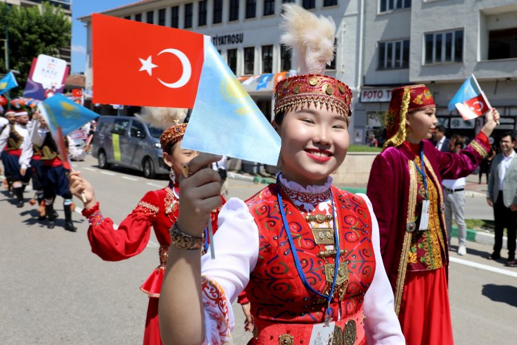 ‘Altın Karagöz’le Bursa’dan dünyaya barış mesajı