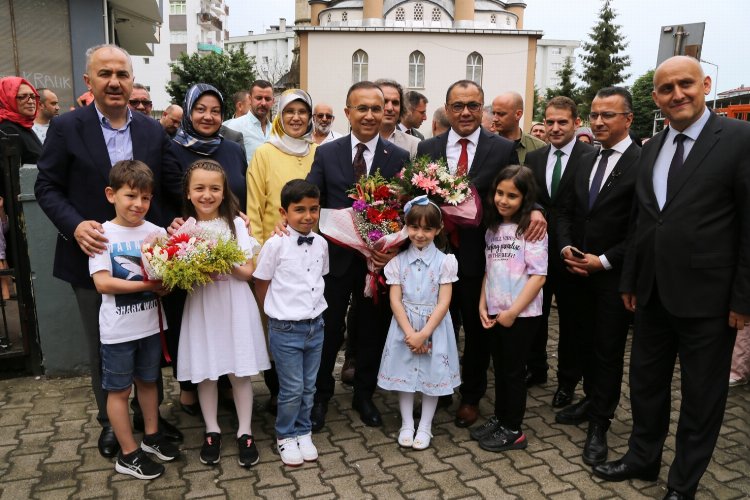 Rizeli öğrenciler karnelerini Vali Çeber’den aldı