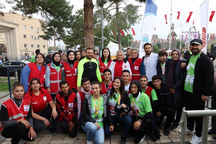 Memduh Büyükkılıç’tan ‘Yarı Maraton’ teşekkürü