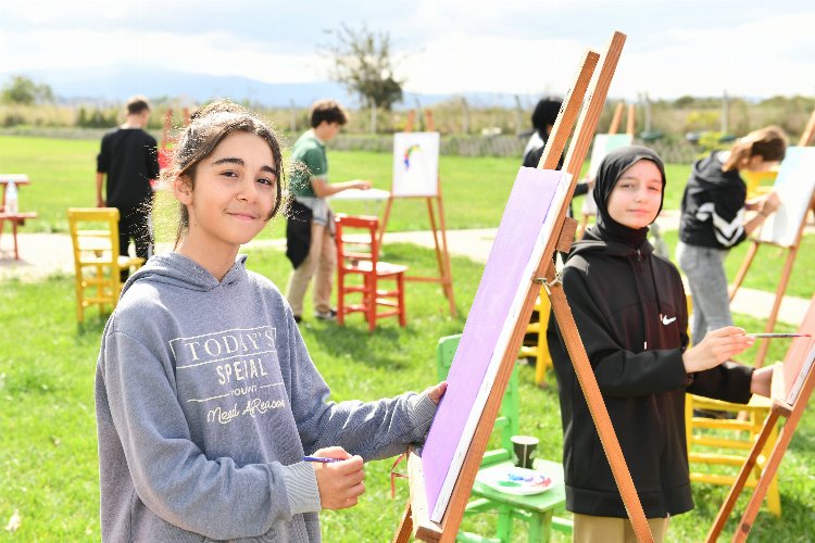 Bursa Mustafakemalpaşa’da genç ressamlar can dostlarıyla buluştu