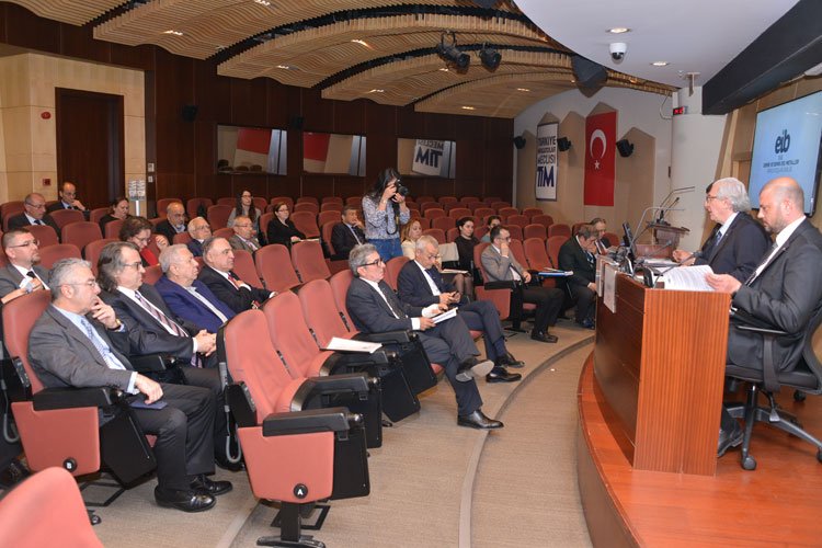 Egeli ihracatçılar Nisan’da sandığa gidiyor