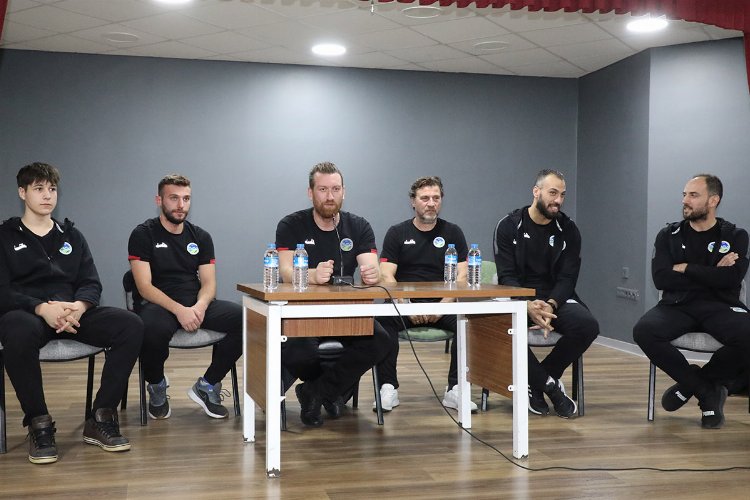 Sakarya’nın hentbol takımına coşkulu karşılama