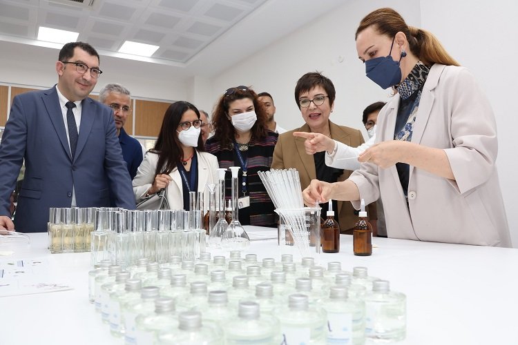 Dokuz Eylül Üniversitesi’nden bilim dünyasına dev destek