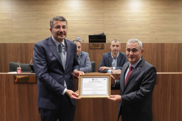 Kütahya Valisi’ne ‘fahri hemşehrilik’ beratı