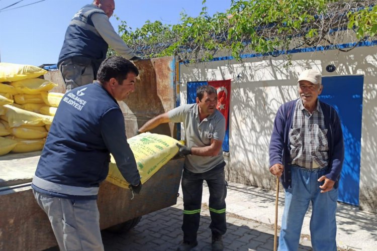 İzmir Güzelbahçe’de çiftçilere ‘kükürt’ desteği
